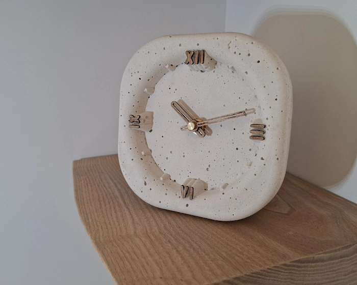 Conception et fabrication d'horloges en béton